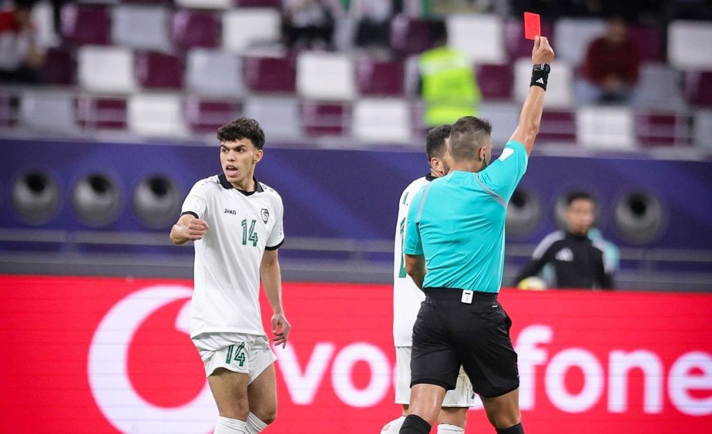 طرد محمد مفيد - كأس العرب 2025 (تصوير: عمر الناصري)