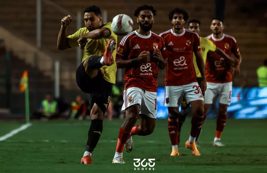 ما القناة الناقلة لمباراة الأهلي ضد وادي دجلة وأين تشاهد الدوري المصري مجانًا؟