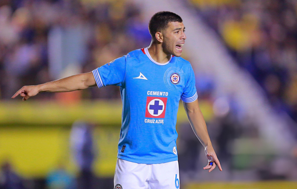 Erik Lira con Cruz Azul en mayo de 2025