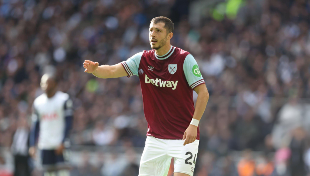 Guido Rodríguez con el West Ham en 2024
