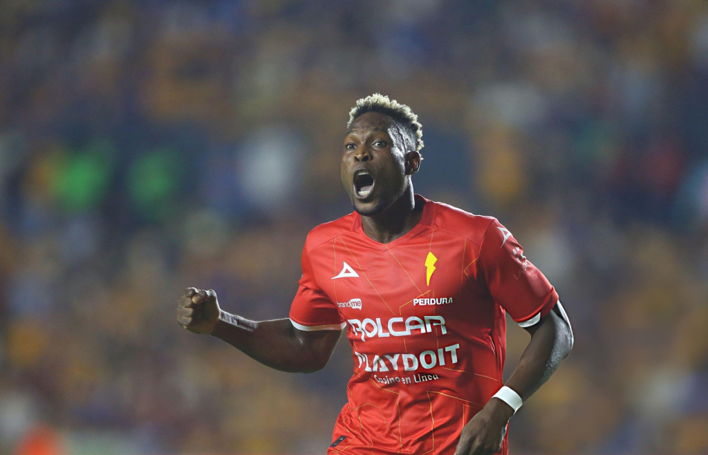 Diber Cambindo con Necaxa en 2025