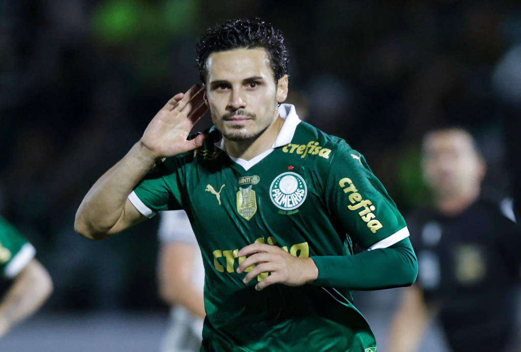 CAMPINAS, BRAZIL - SEPTEMBER 28: Raphael Veiga of Palmeiras celebrates after scoring the team's first goal during a match between Palmeiras and Atletico Mineiro as part of Brasileirao Series A 2024 at Estadio Brinco de Ouro da Princesa on September 28, 2024 in Campinas, Brazil.