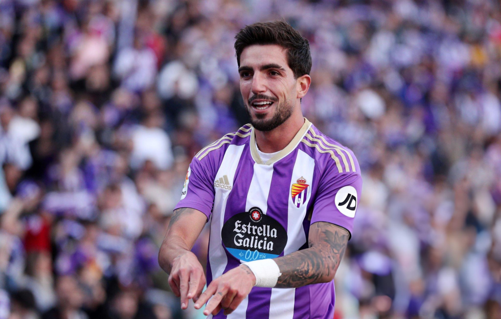 VALLADOLID, SPAIN - APRIL 22: Monchu of Real Valladolid CF celebrates after scoring the team's first goal during the LaLiga Santander match between Real Valladolid CF and Girona FC at Estadio Municipal Jose Zorrilla on April 22, 2023 in Valladolid, Spain. (Photo by Gonzalo Arroyo Moreno/Getty Images)