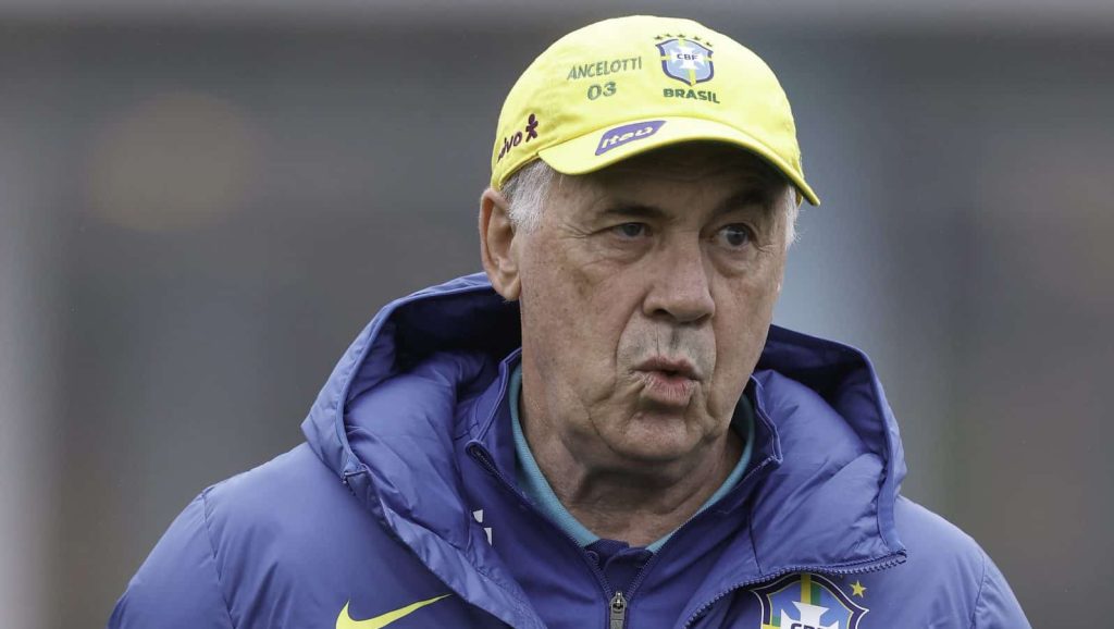 Ancelotti em treino do Brasil