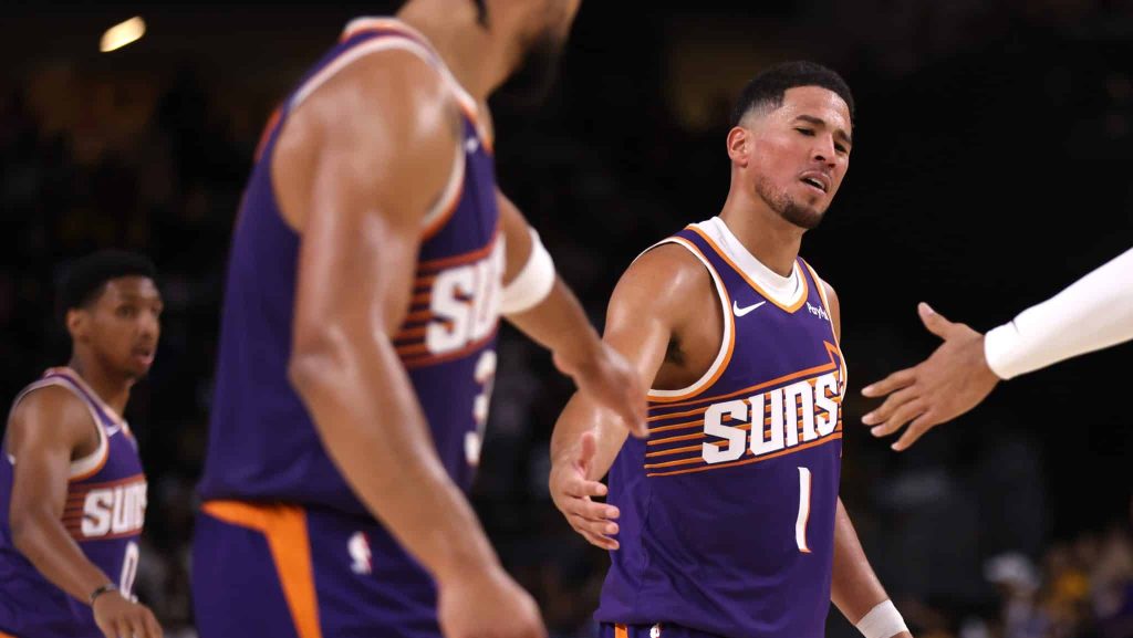 O Phoenix Suns, liderado por Devin Booker, sai mais fraco nesta off-season da NBA - Katharine Lotze/Getty Images