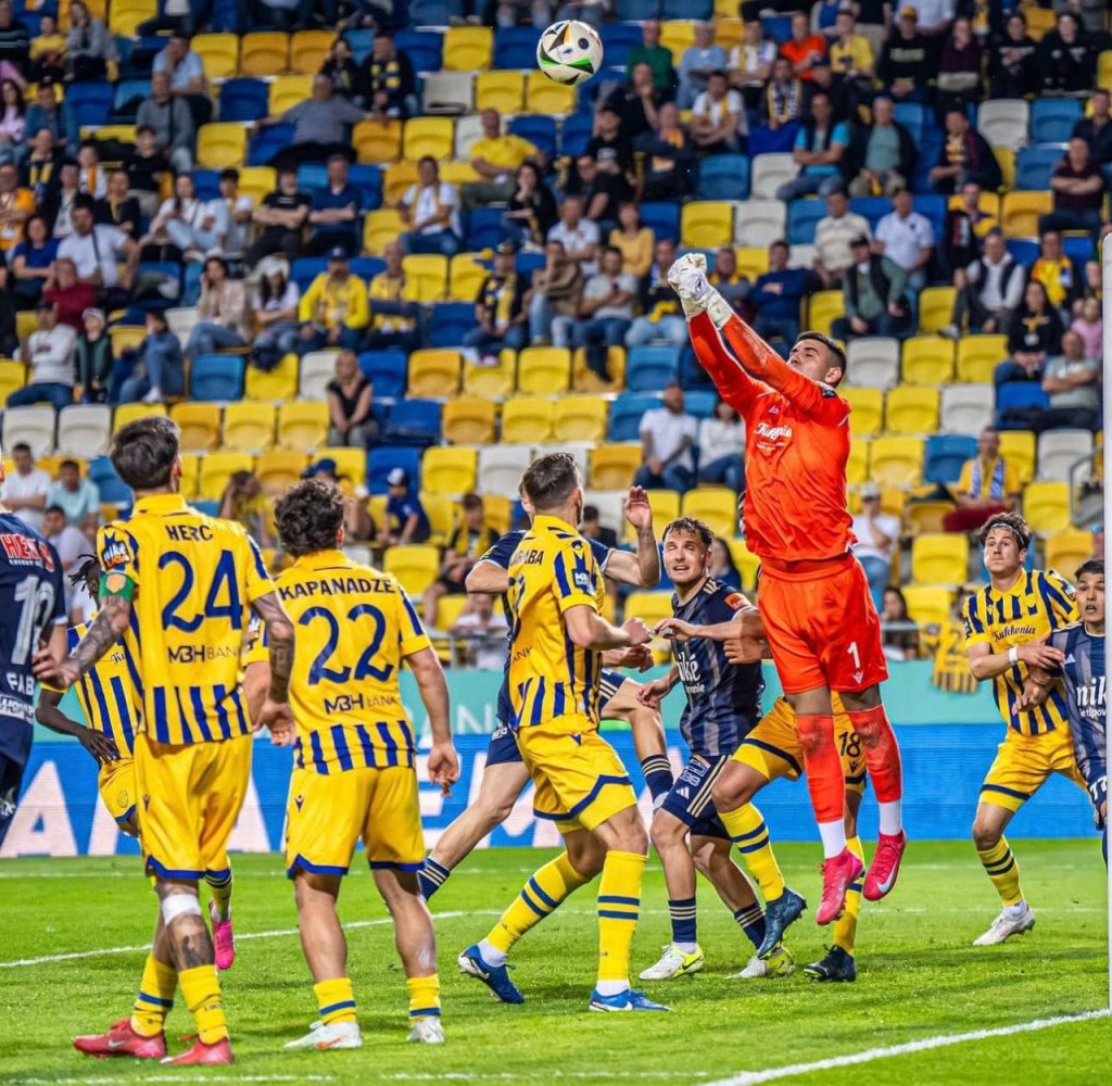 Leandro Filipe em ação pelo DAC 1904