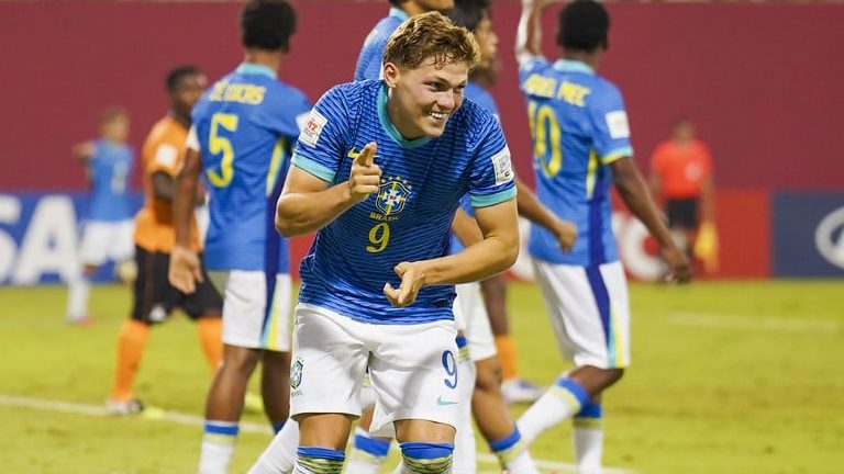 Dell sonha em jogar no Manchester City