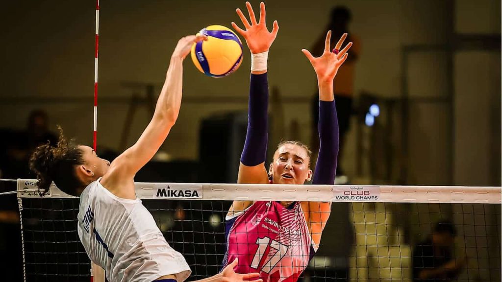 Gabi tenta passar pelo bloqueio de Antropova