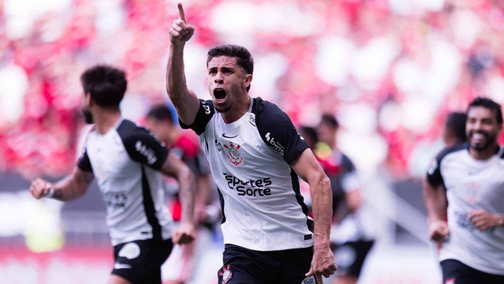 Gabriel Paulista marcou o gol do título da Supercopa do Brasil para o Corinthians contra o Flamengo