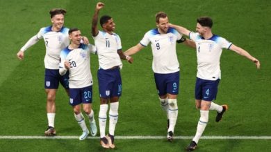 ديكلان رايس يحتفل مع هاري كين وراشفورد بهدف إنجلترا - كأس العالم 2022