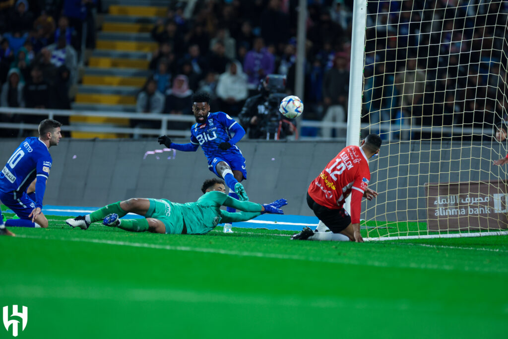 الهلال والرائد