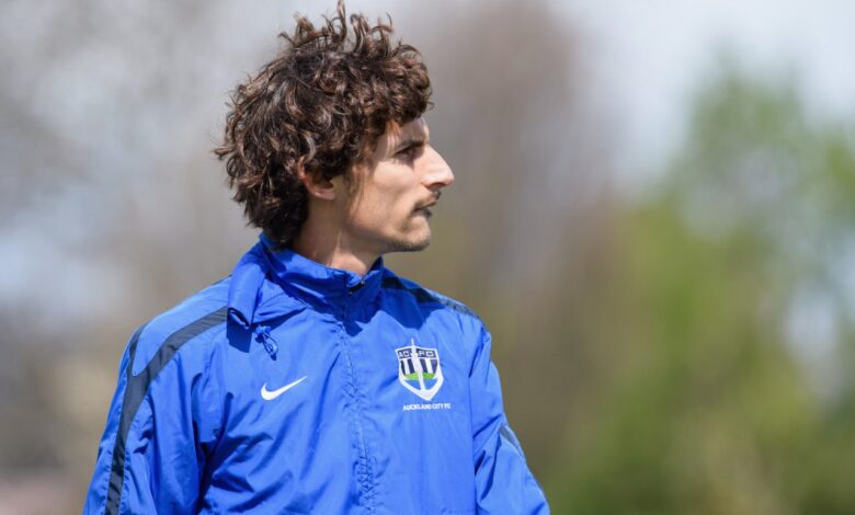 ألبرت رييرا مدرب أوكلاند سيتي