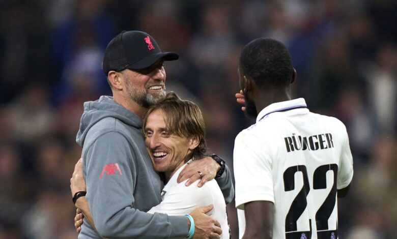 يورجن كلوب ولوكا مودريتش خلال مباراة ريال مدريد ضد ليفربول (المصدر:Gettyimages)