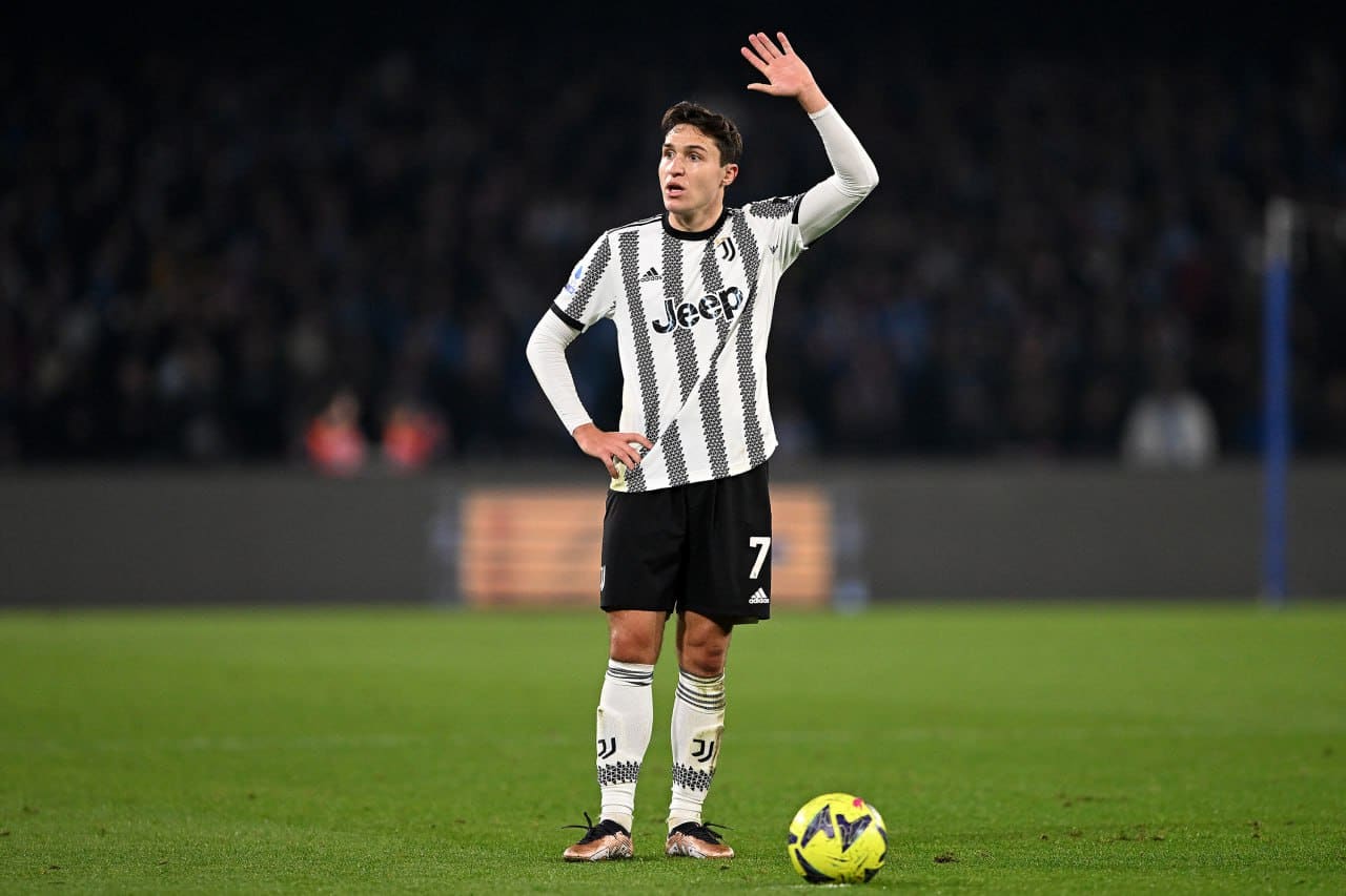 برشلونة يضع كييزا بديلا حال فشل التعاقد مع رافائيل لياو