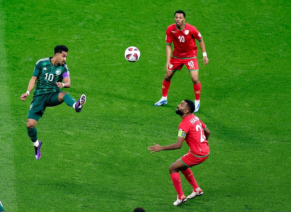 سالم الدوسري يحفز لاعبي السعودية في مباراة البحرين (فيديو)