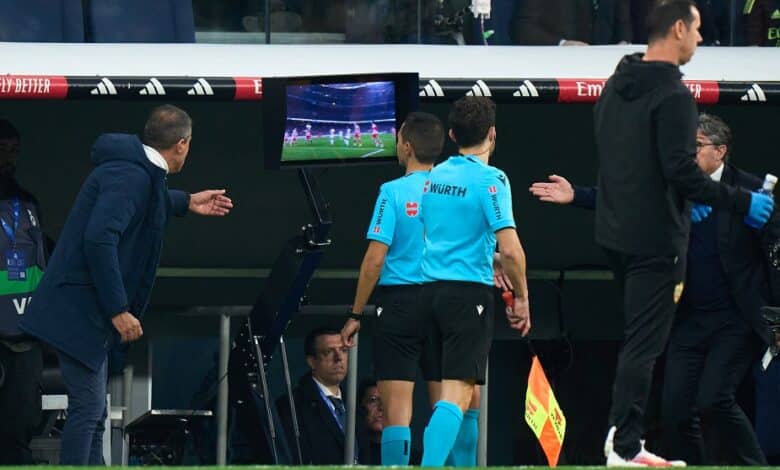 تنقية حكم الفيديو - VAR