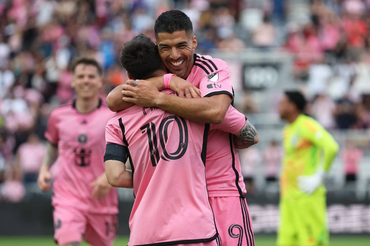 في الكورة :
سواريز يكشف موقف ميسي من المشاركة في كأس العالم 2026 في الكورة :
سواريز يكشف موقف ميسي من المشاركة في كأس العالم 2026