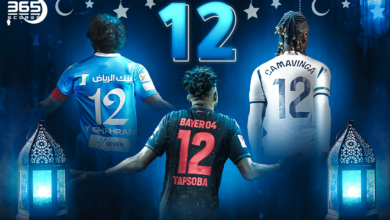 لاعبون يرتدون القميص رقم 12