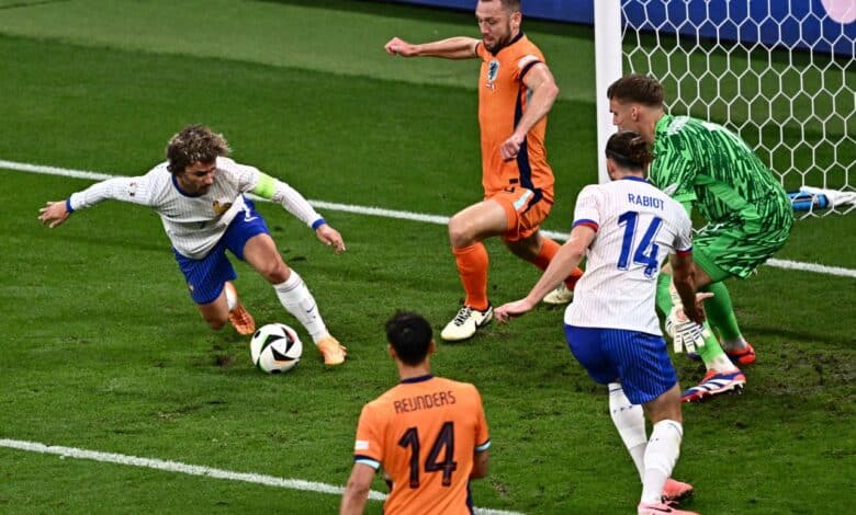 منتخب فرنسا ضد هولندا