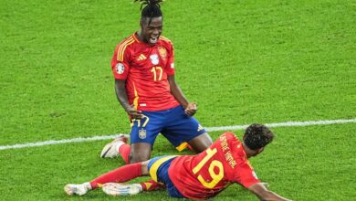 لامين يامال لاعب برشلونة - نيكو ويليامز