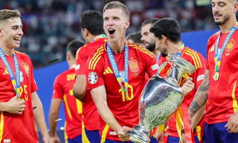 داني أولمو لاعب منتخب إسبانيا