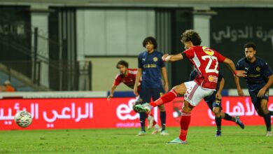 إمام عاشور لاعب فريق الأهلي