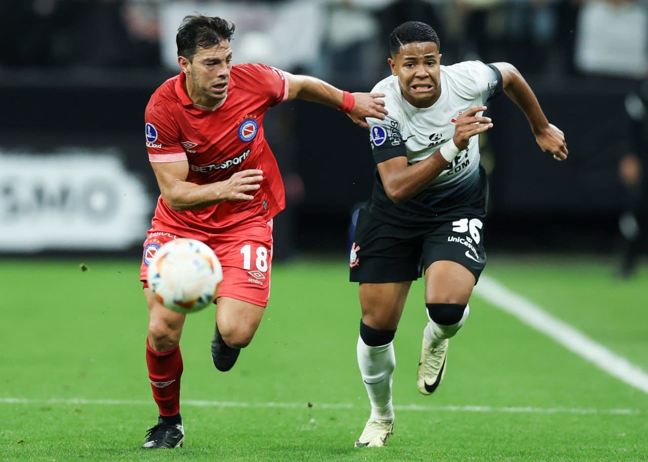 من هو البرازيلي ويسلي صفقة النصر الجديدة؟