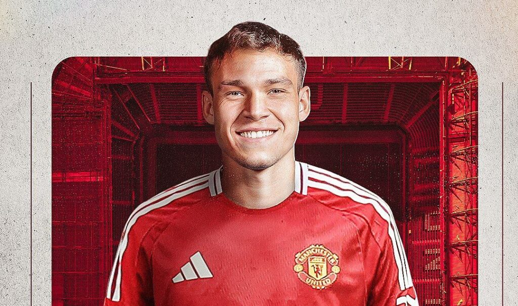 مانويل أوجارتي لاعبا لمانشستر يونايتد