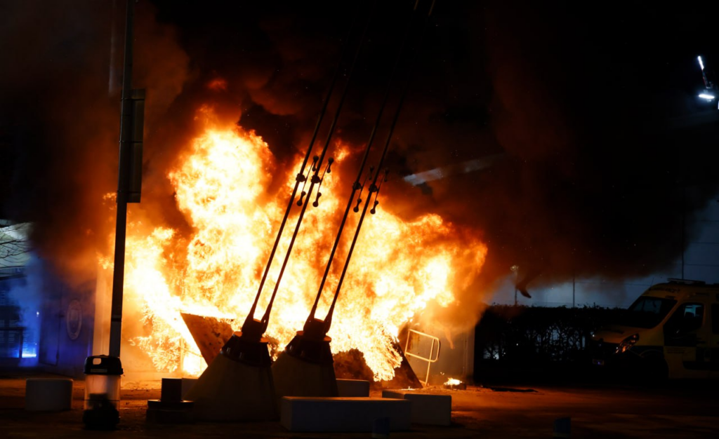 حريق قبل حفل تقديم عمر مرموش