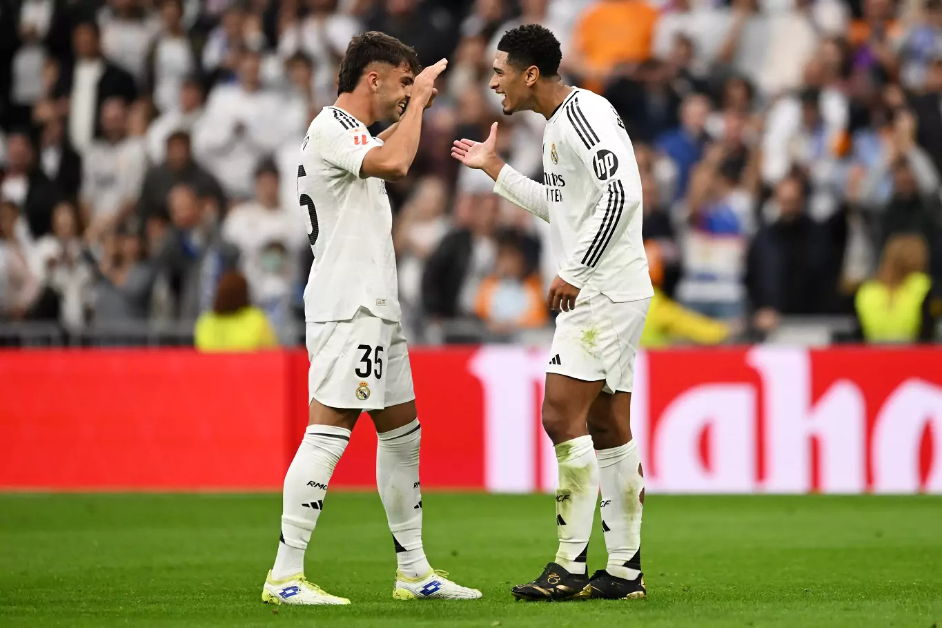 في الكورة :
تشكيل ريال مدريد ضد أوساسونا بالجولة 24 في الدوري الإسباني في الكورة :
تشكيل ريال مدريد ضد أوساسونا بالجولة 24 في الدوري الإسباني