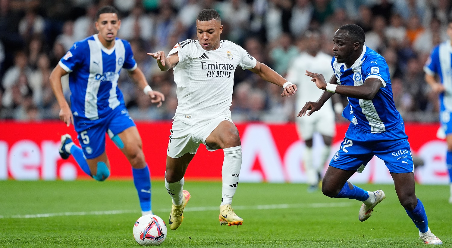 في الكورة :
تشكيل ريال مدريد ضد ألافيس بالجولة 31 في الدوري الإسباني في الكورة :
تشكيل ريال مدريد ضد ألافيس بالجولة 31 في الدوري الإسباني