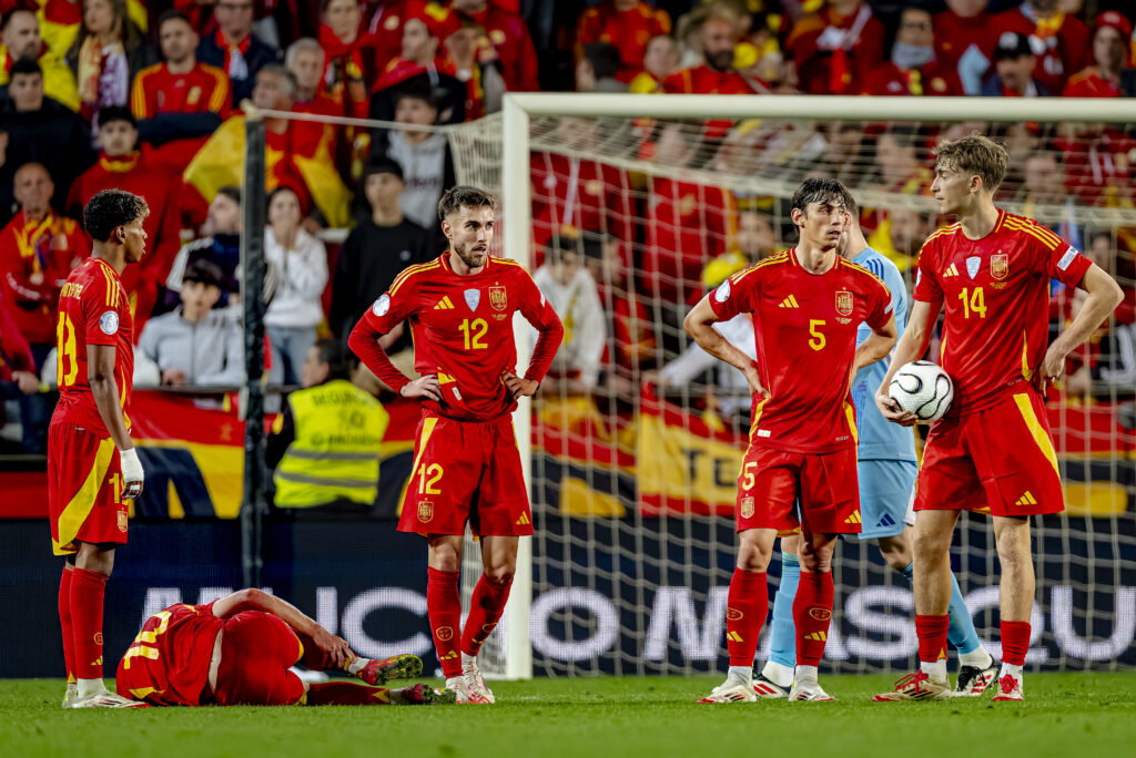 في الكورة :
مدافع إسبانيا يُلمح لانتقاله إلى ريال مدريد في الكورة :
مدافع إسبانيا يُلمح لانتقاله إلى ريال مدريد