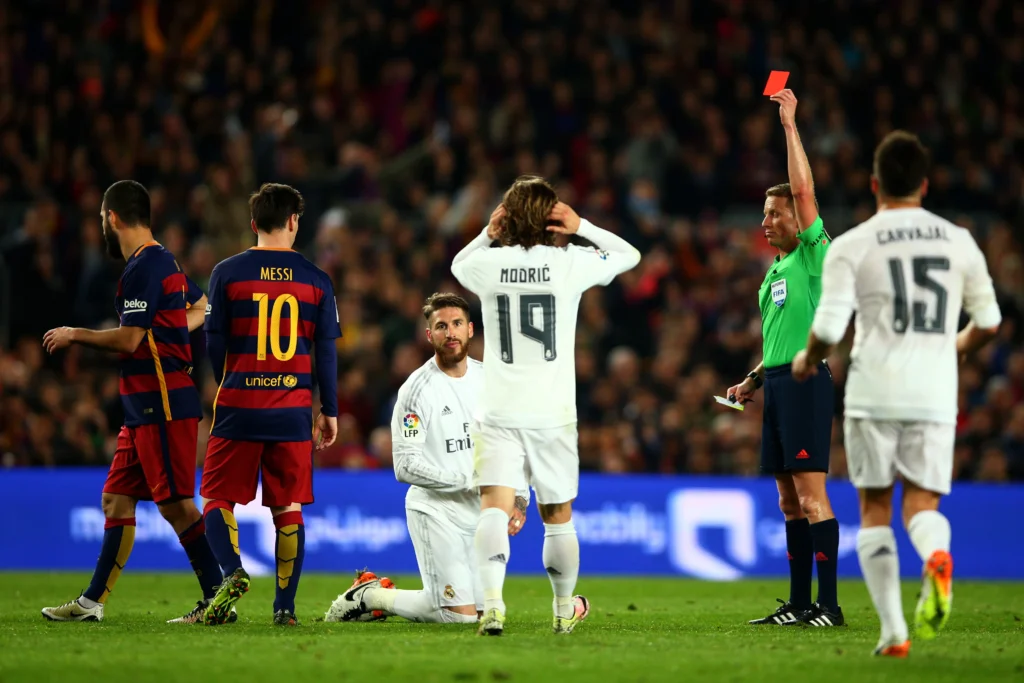 في مثل هذا اليوم.. رونالدو يكتب الصمت على 90 ألف مشجع لبرشلونة