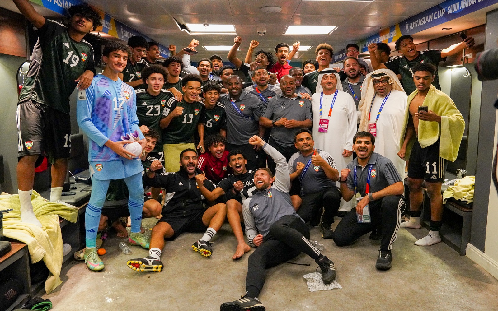 في الكورة :
أول قرار رسمي من اتحاد الكرة الإماراتي بعد تأهل الأبيض إلى مونديال الناشئين في الكورة :
أول قرار رسمي من اتحاد الكرة الإماراتي بعد تأهل الأبيض إلى مونديال الناشئين