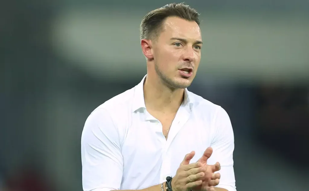 ما تاريخ مباريات ماتياس يايسله مدرب الأهلي ضد الهلال؟