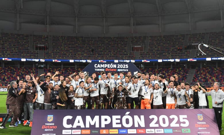 بلاتنسي يتوج بلقب الدوري الأرجنتيني