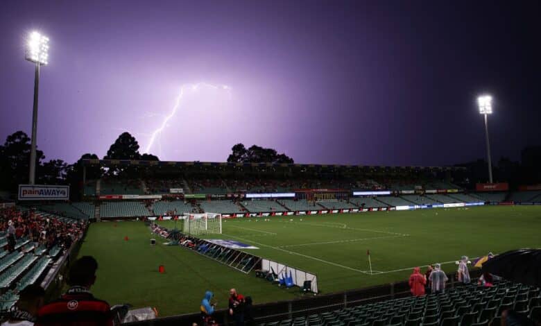 صاعقة في ملعب فريق كرة قدم - أمريكا