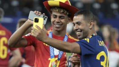 لامين يامال ووالده - المصدر: getty images