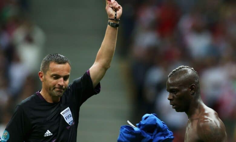 إنذار لخلع القميص - المصدر: gettyimages