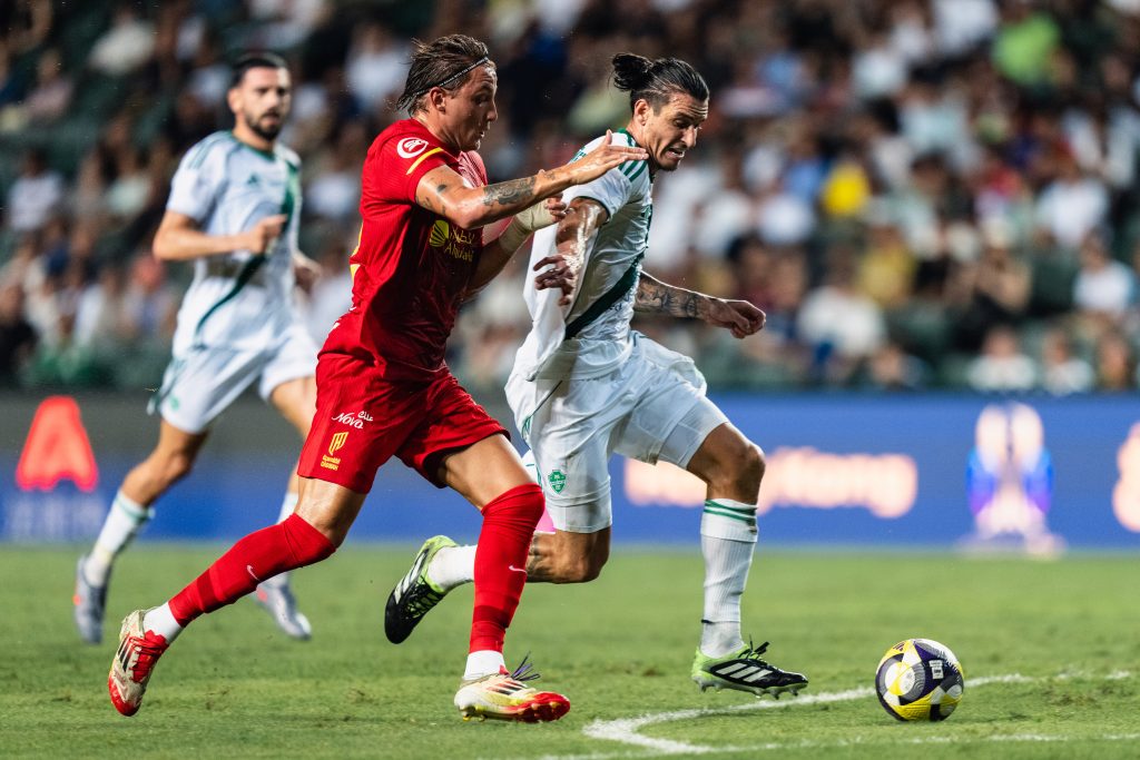 القنوات الناقلة لمباراة الأهلي ضد القادسية في ربع نهائي كأس الملك السعودي 2025/2026