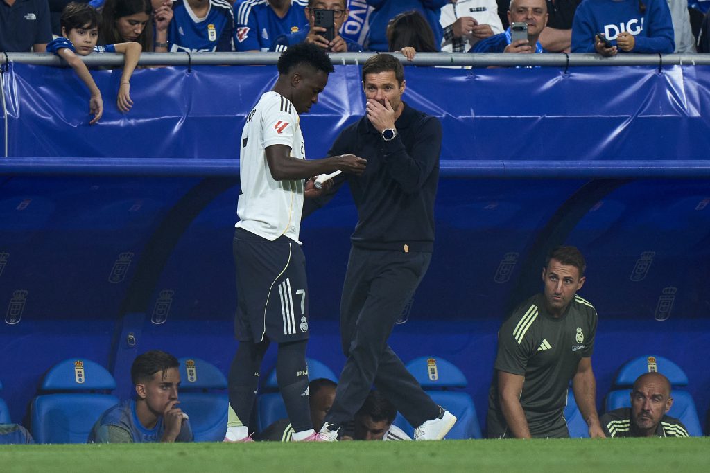 فينيسيوس جونيور - تشابي ألونسو - المصدر (Getty images)