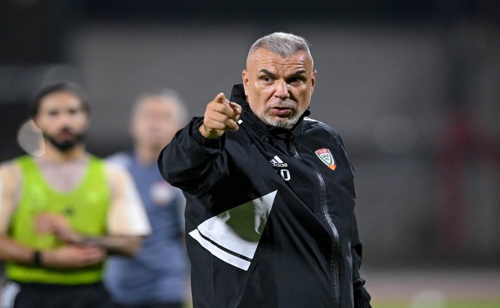 كوزمين أولاريو مدرب منتخب الإمارات - المصدر: الحساب الرسمي لمنتخب الإمارات