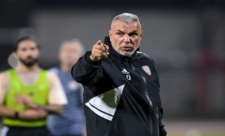 كوزمين أولاريو مدرب منتخب الإمارات - المصدر: الحساب الرسمي لمنتخب الإمارات