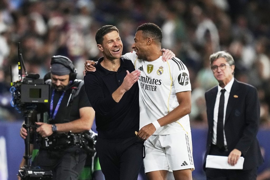 كيليان مبابي - تشابي ألونسو - المصدر (Getty images)