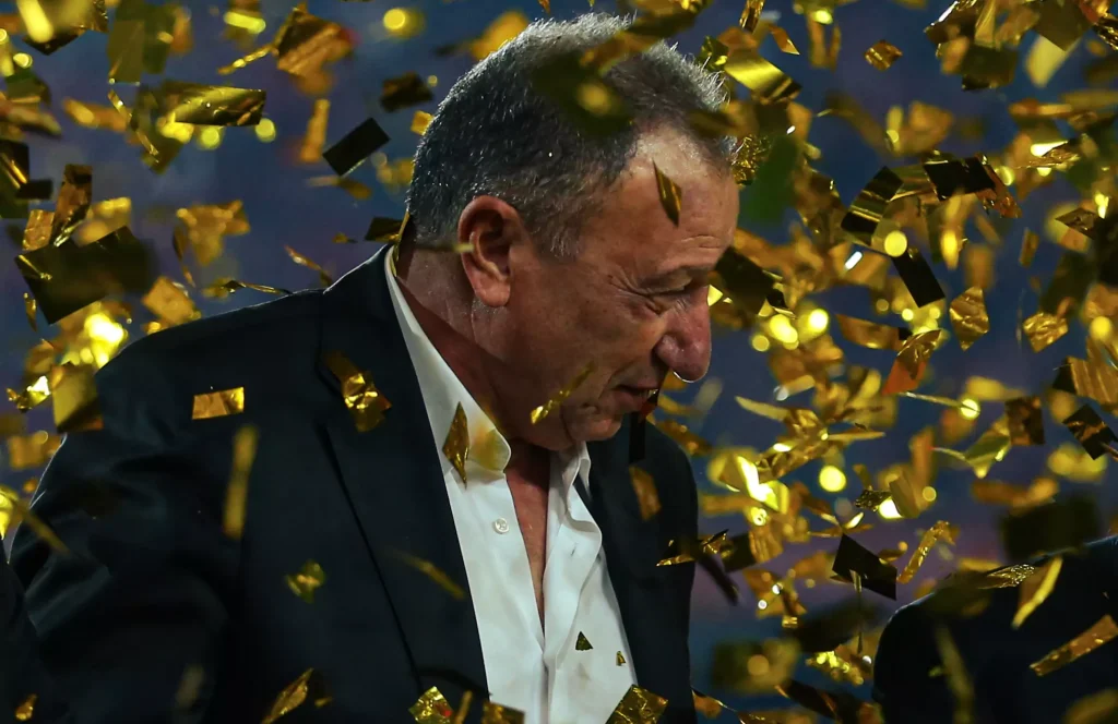 ما عدد بطولات الخطيب مع الأهلي لاعبا ورئيسا؟