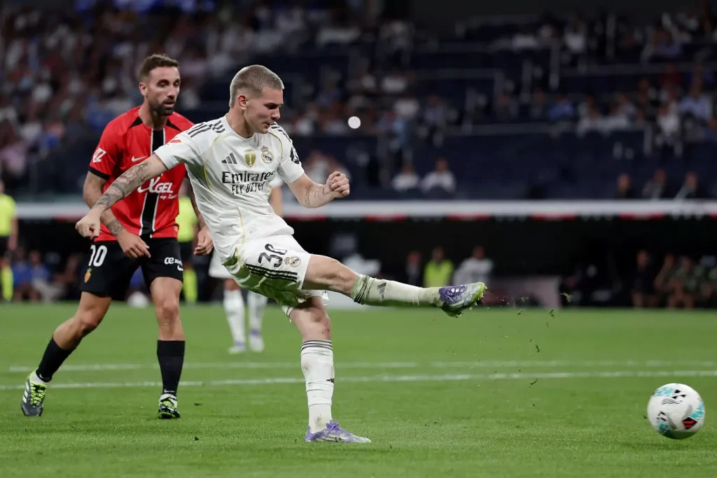 ما القناة الناقلة لمباراة ريال مدريد ضد ريال سوسيداد وأين تشاهد مباريات الدوري الإسباني؟