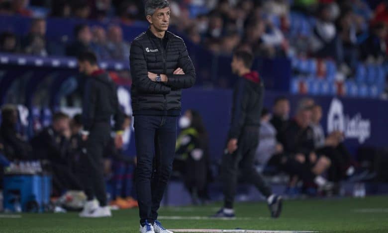 إيمانول ألجواسيل - مدرب الشباب السعودي (المصدر: Getty images)