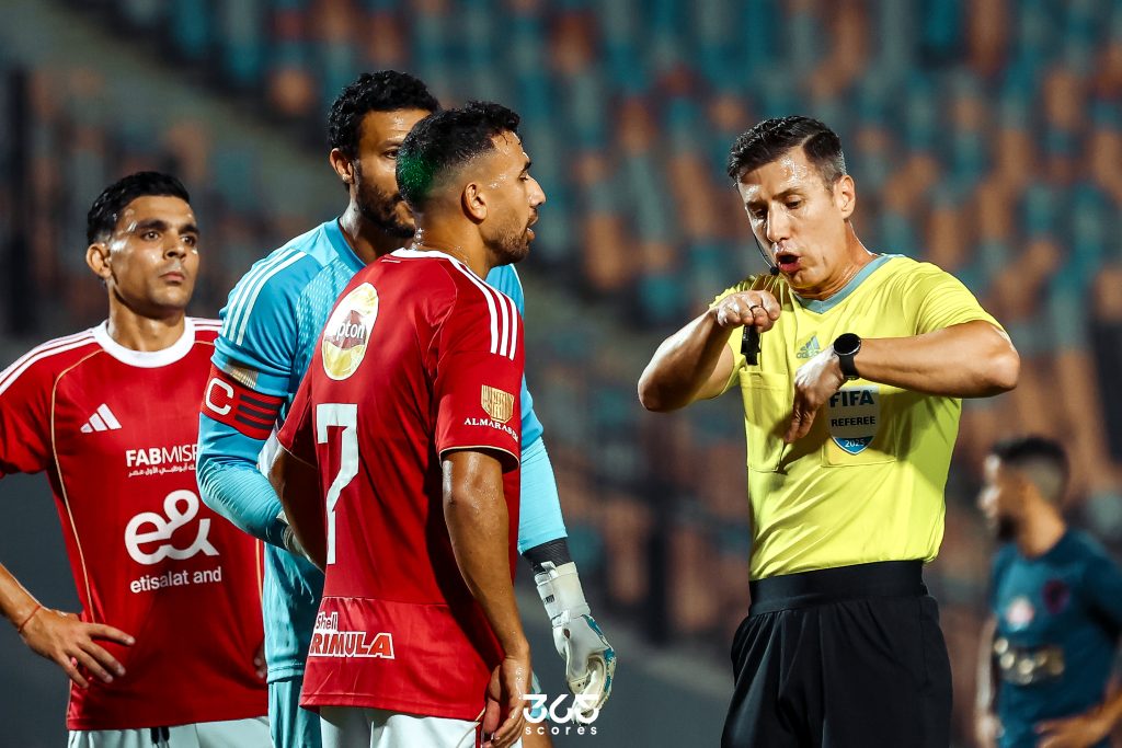 الحكم سوتو جرادو - الأهلي - الزمالك - تصوير: مصطفى الشحات