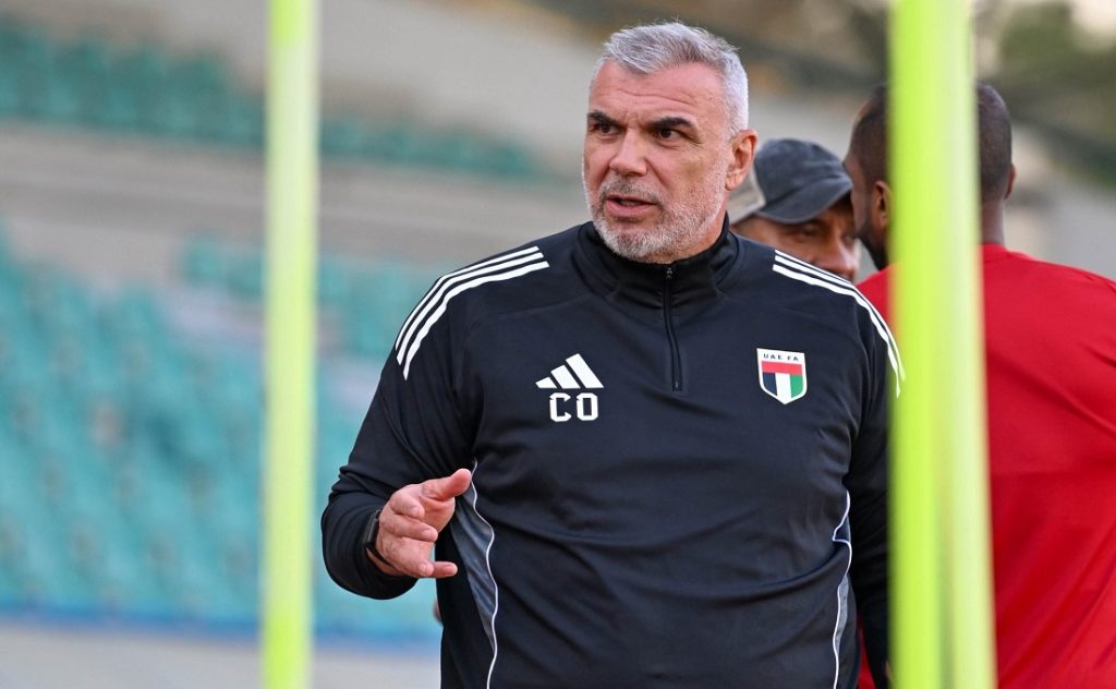 كوزمين أولاريو مدرب الإمارات- المصدر: الحساب الرسمي لمنتخب الإمارات