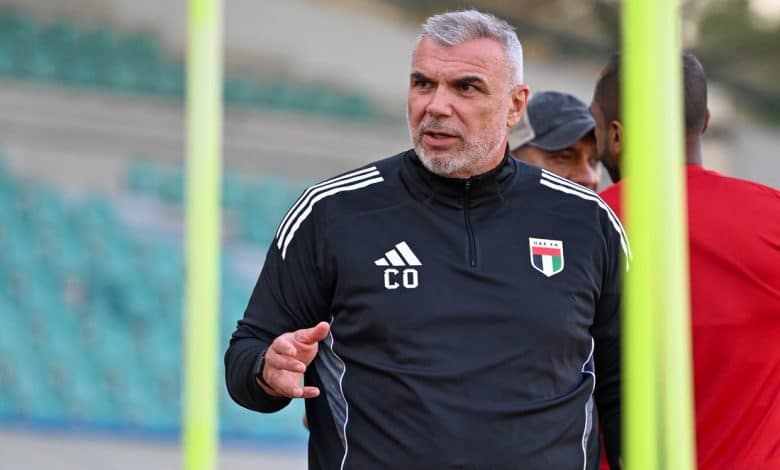 كوزمين أولاريو مدرب الإمارات- المصدر: الحساب الرسمي لمنتخب الإمارات